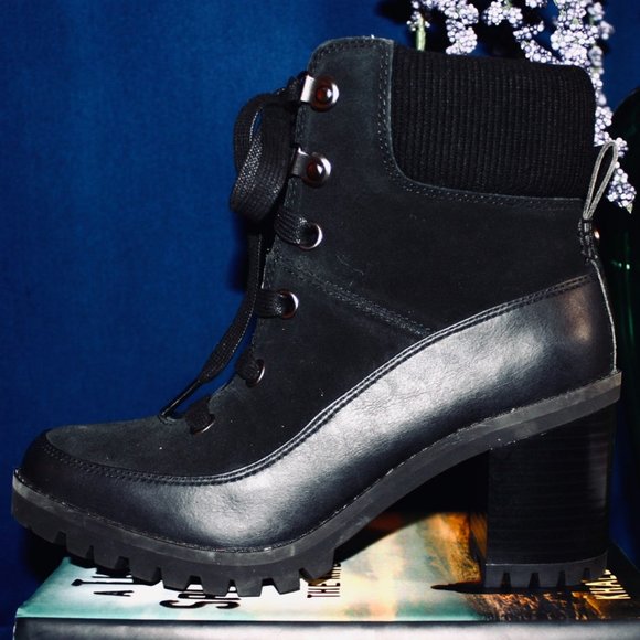 UGG Shoes - NEW |•UGG•| 'Redwood' Lace Up Ankle Boots